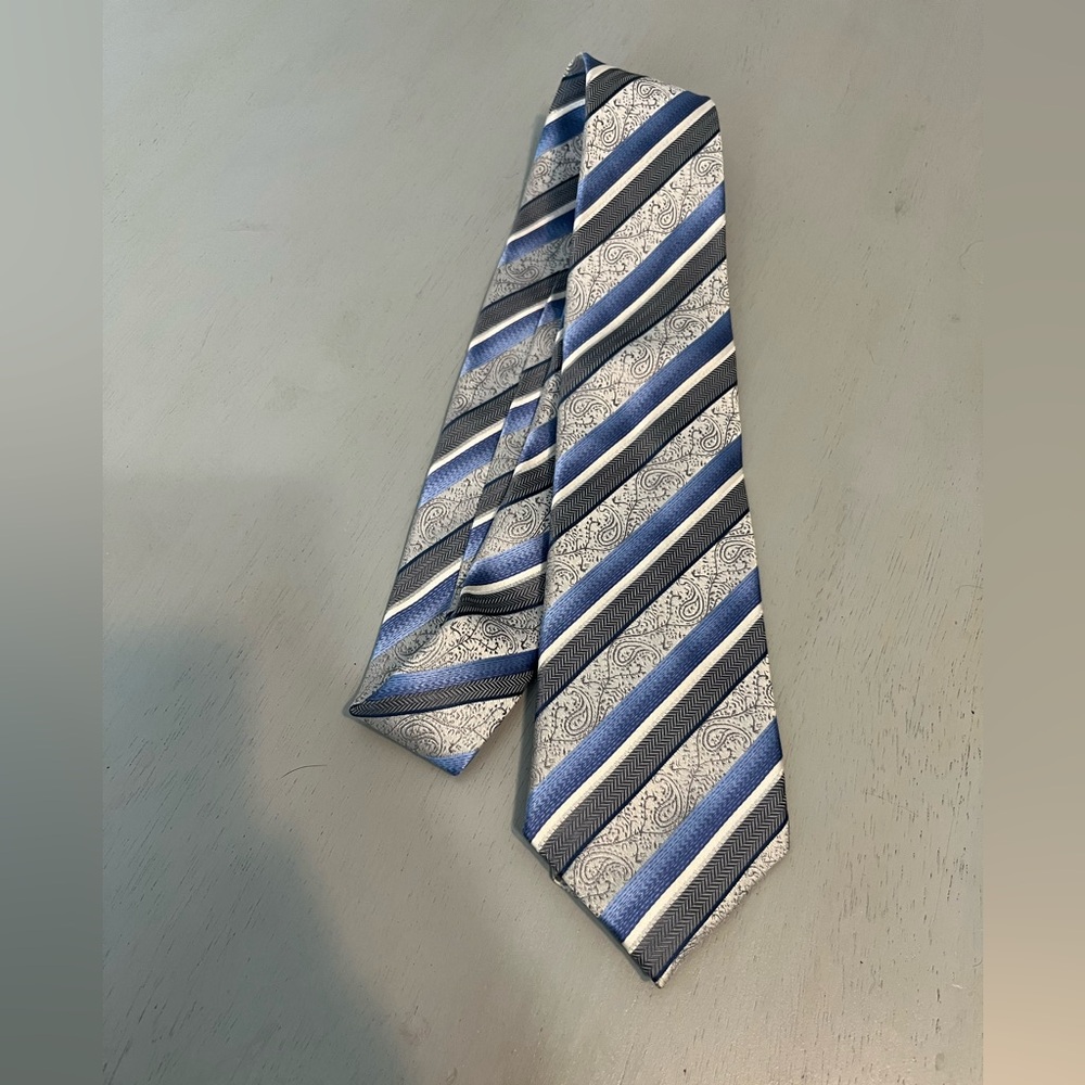 Paul Lawrence Boys or Small Men's 100% Silk Paisley Tie - Blue/Grey - 50"